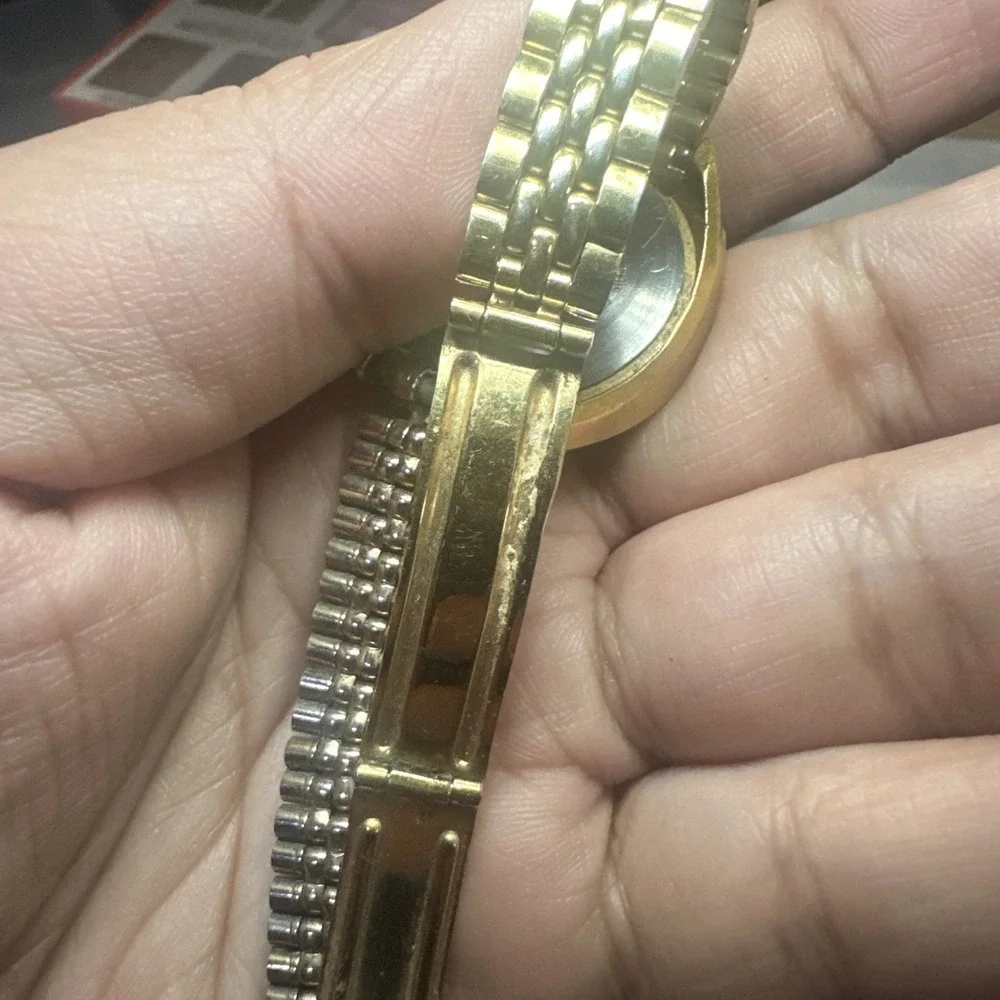 Working 1977 VTG Timex Ladies Watch Women Gold Tone Manual Wind 27mm Fit 6.5 Run